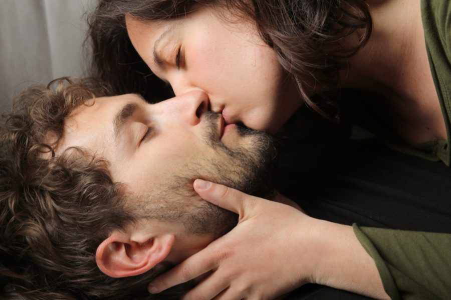 добиться секса поцелуями