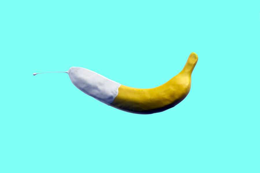 банан в белой краске