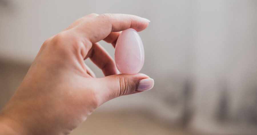 розовое нефритовое яйцо
