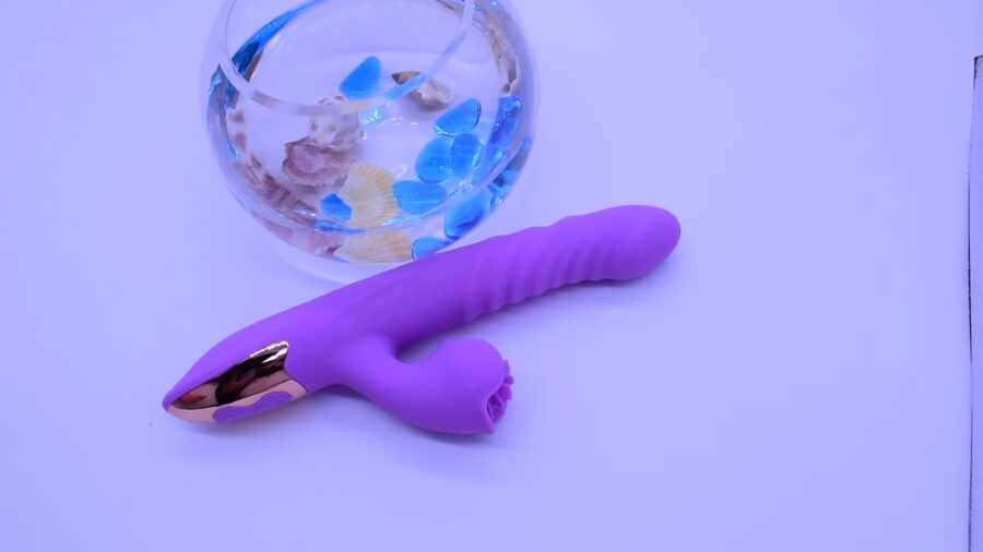 фиолетовый дилдо