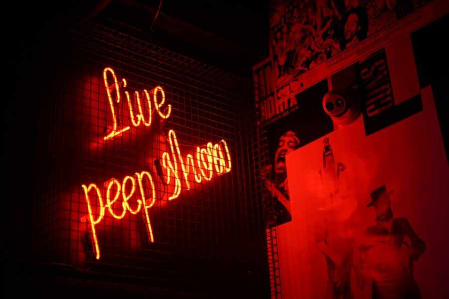 Live peep show