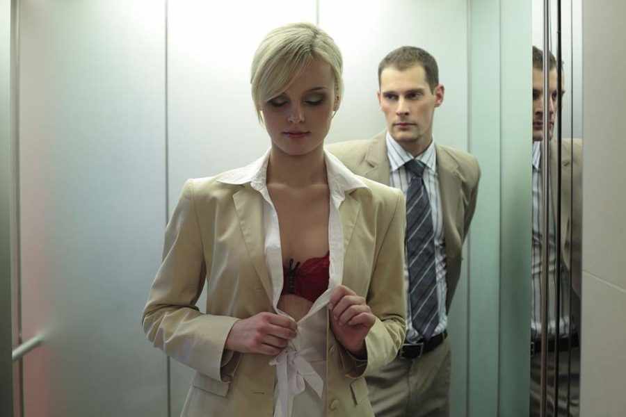 Как заняться сексом в лифте