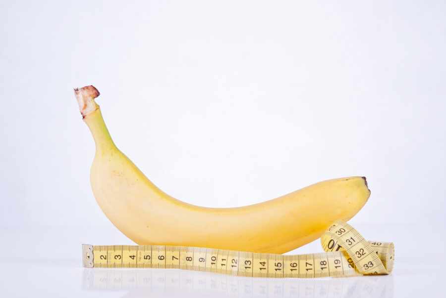 банан и сантиметровая лента