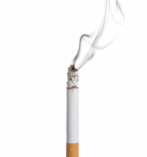 сигарета на белом фоне