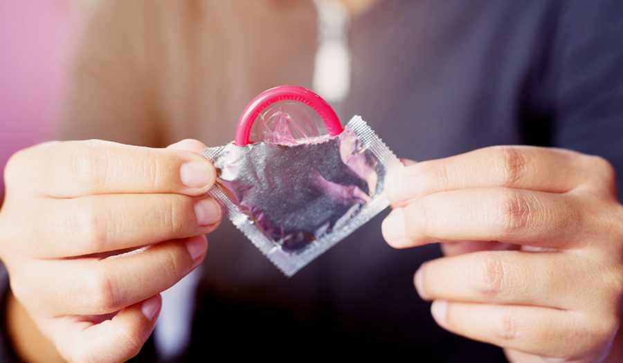 о том как надеть презерватив