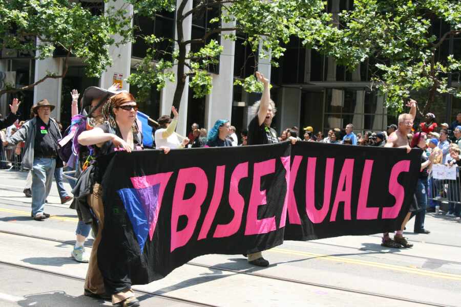 бисексуалы парад