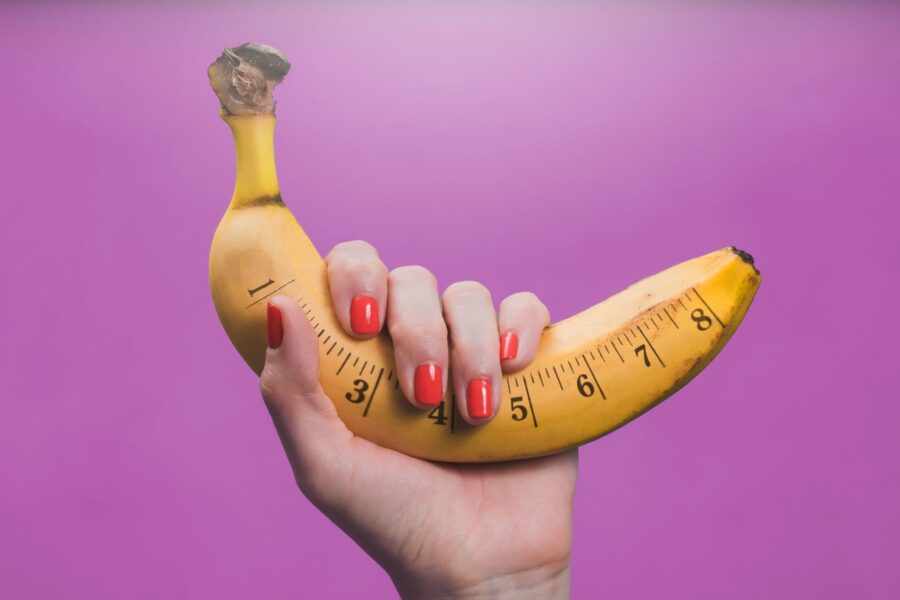 банан с сантиметром