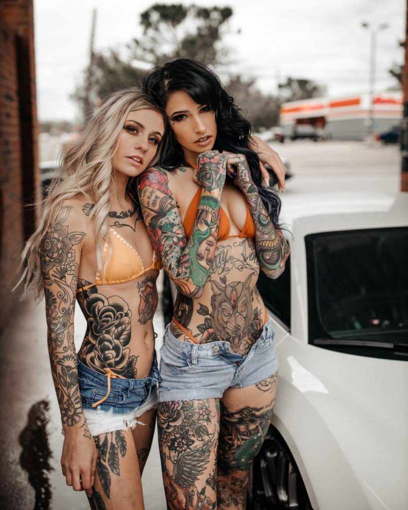 Какое значение татуировки у девушки? На спине или ноге - фото.