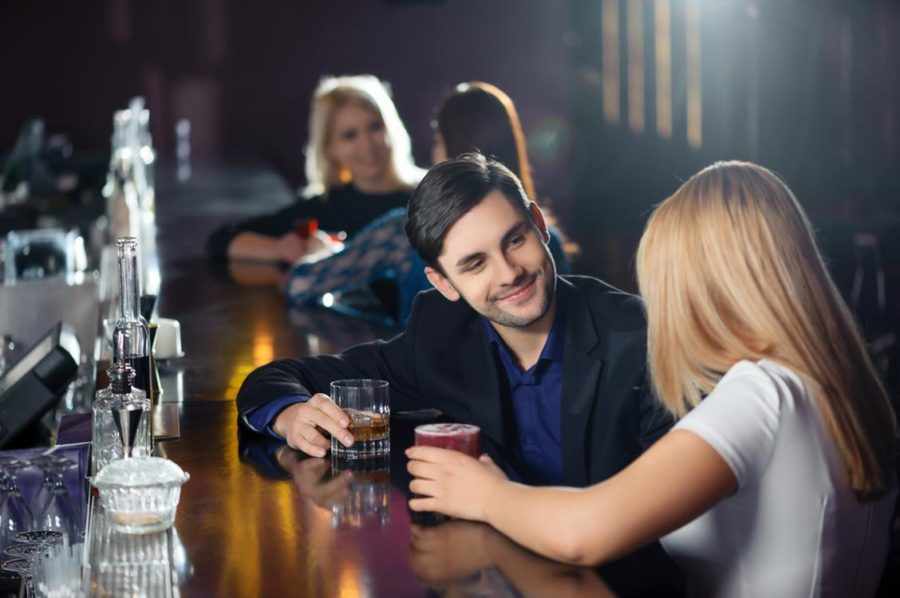 знакомство в баре