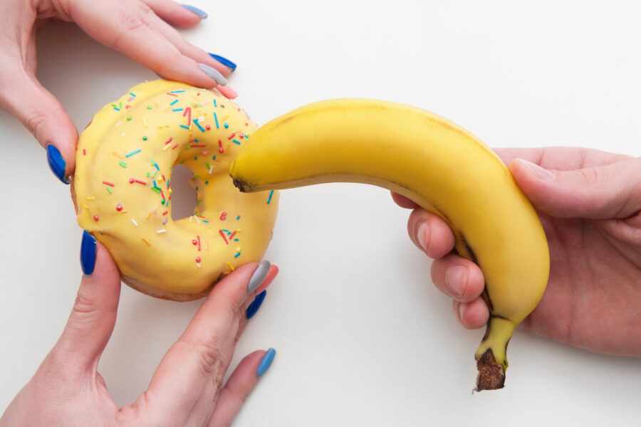банан и пончик