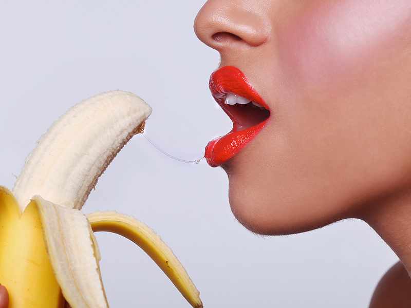 банан у рта